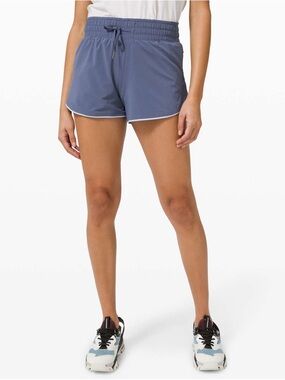 lululemon athletica Choose a Side Short *Reversible 3"
Ink Blue / Daydream
